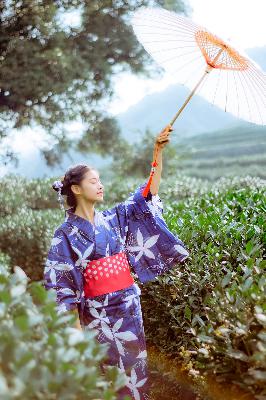 《卖房子的女人》,出轨的女人